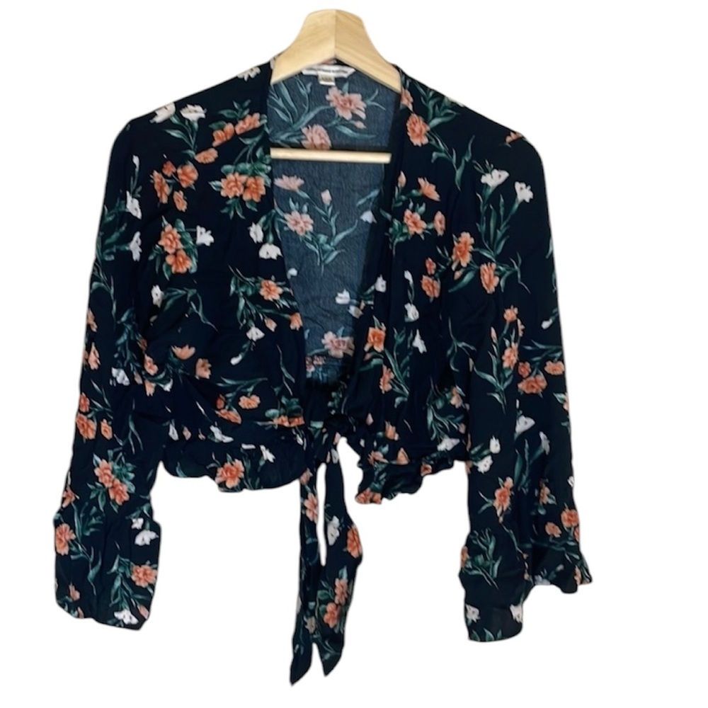American Eagle Outfitters Black Floral Tie-Front Crop Top